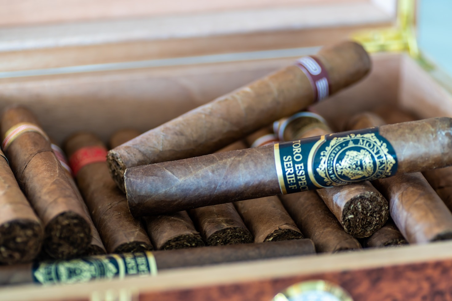 How to Choose the Best Spirit for Your Cigar