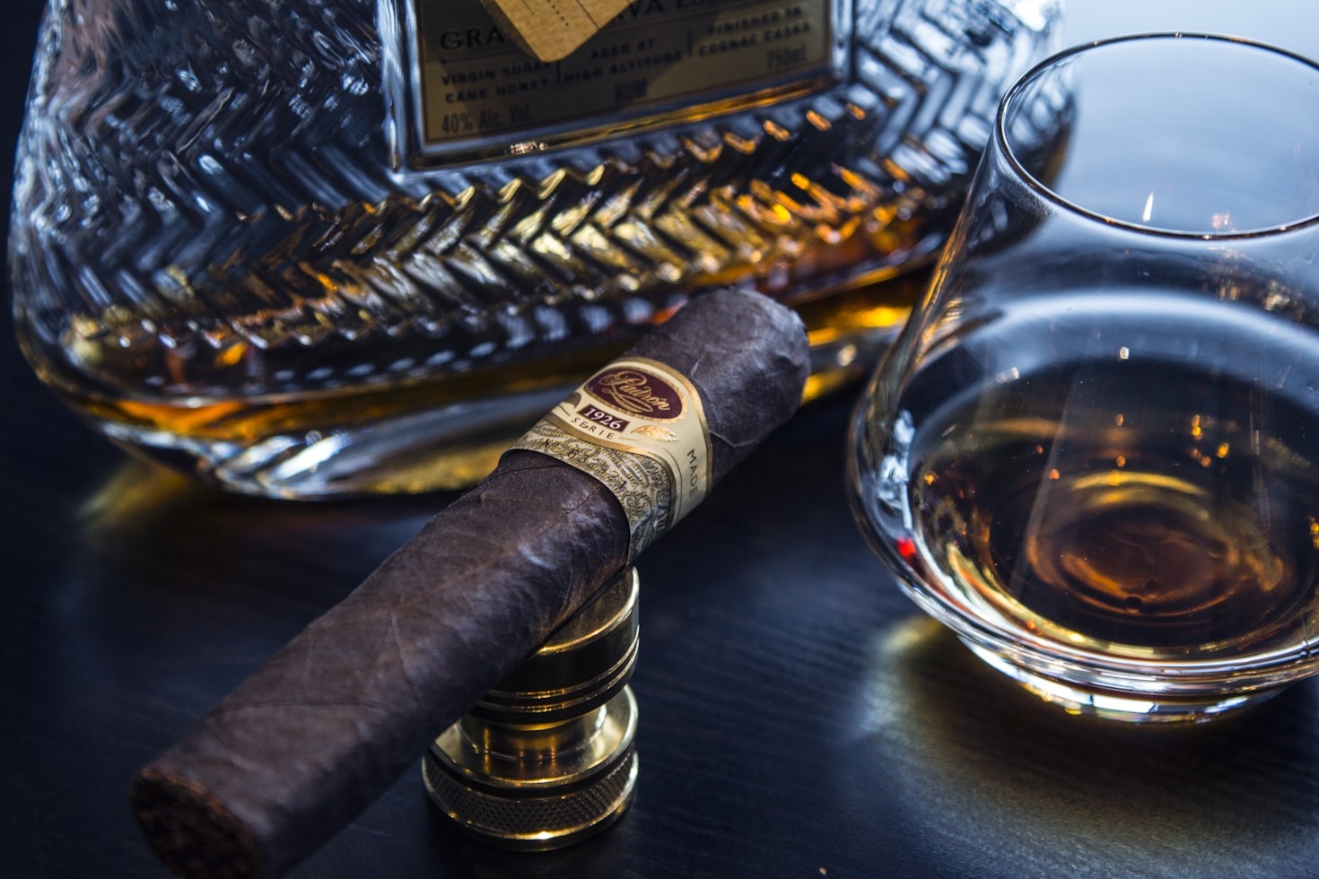 Unveiling the Art of Cigar and Spirit Pairing